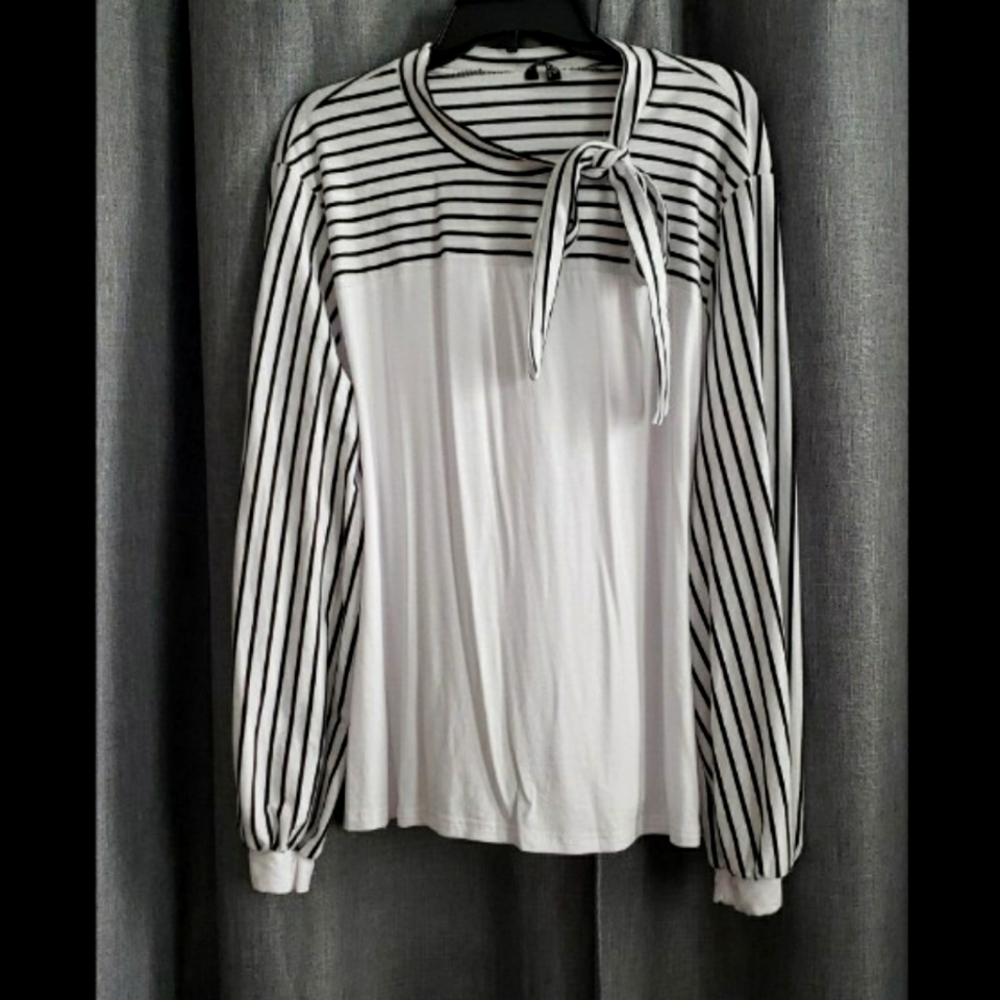 ✨️ BOGO Free ✨️Balloon-sleeve top